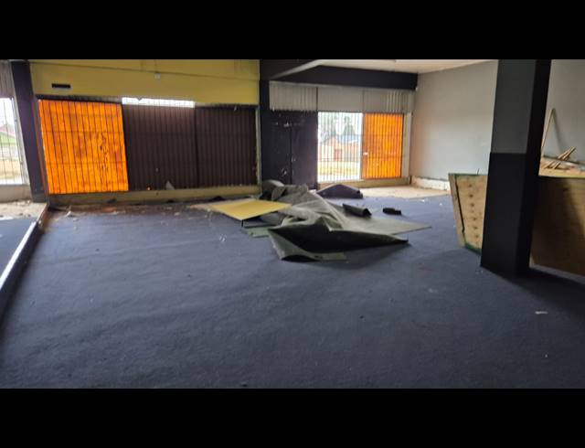 230M² BUSINESS TO LET IN MINNEBRON